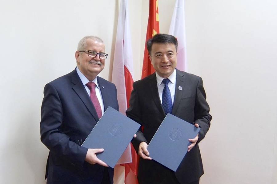 http://www.tcu.edu.cn/__local/D/9A/D4/8D503839434F1AB6C08916A6702_C2FDAA88_C401.jpg